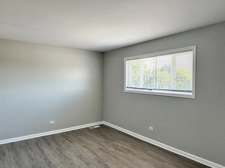 1721 E Roosevelt Rd #2 — Photo 8