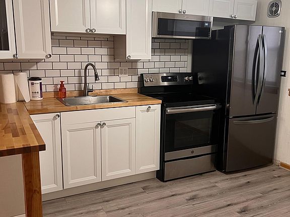 Entry from back (main) entrance into kitchen.