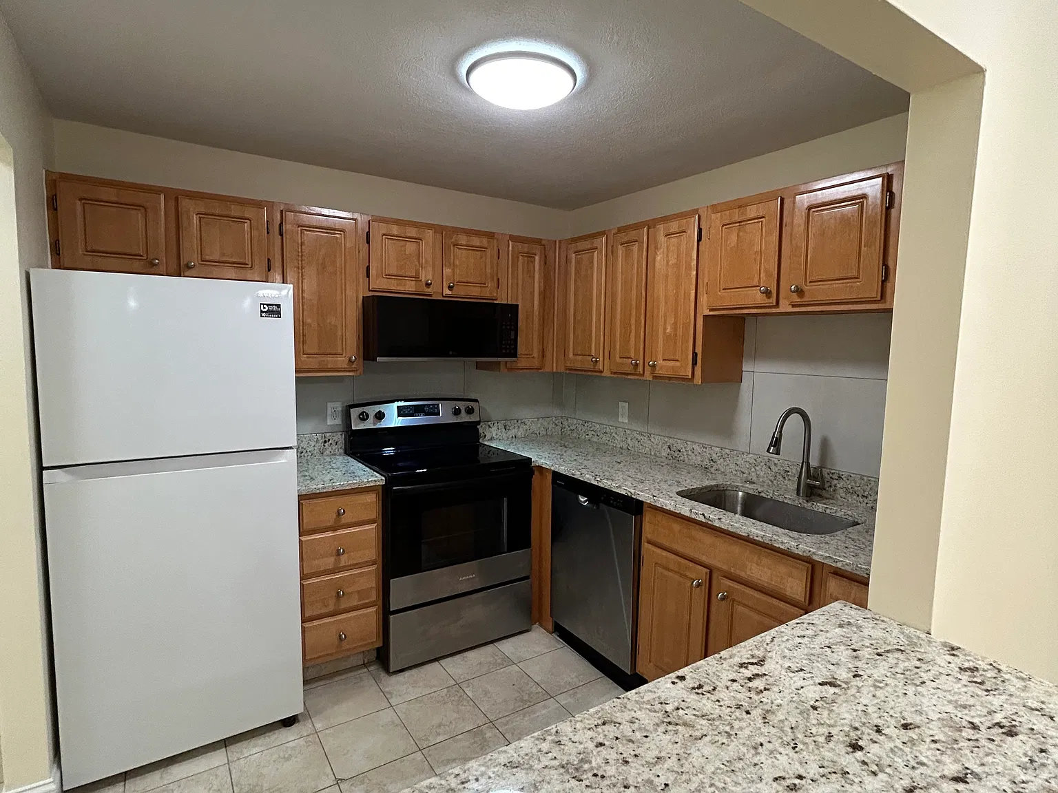 2 bed, 1000 sqft, $2,750 — Photo 2