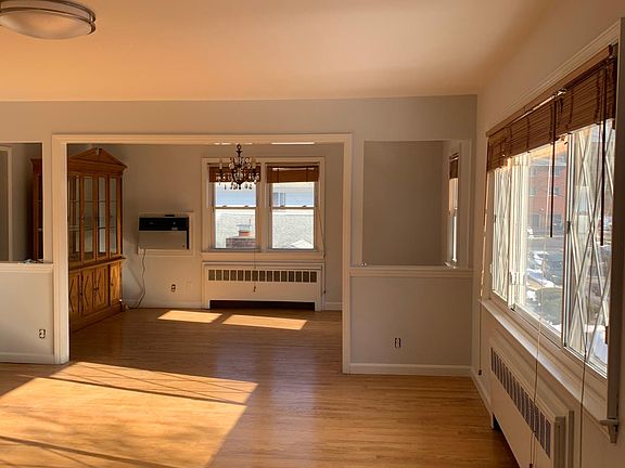 4th image of 50 Fox Ave #2