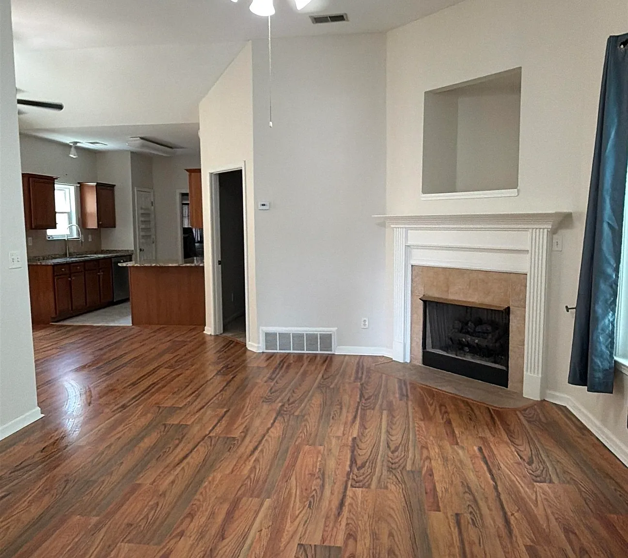 2 bed, 2.0 bath, 1201 sqft, $2,200 — Photo 3