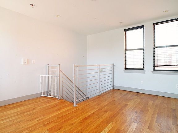 5th image of 267 Kosciuszko St APT 4