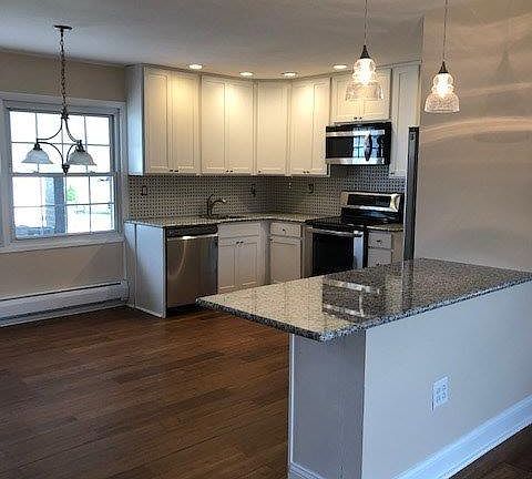 kitchen with breakfast bar 