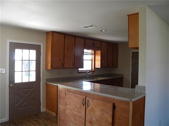 4th image of 501 E County Road 423