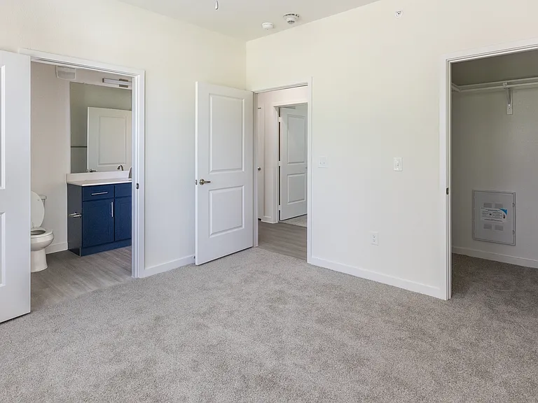 901 Rendon — Photo 16