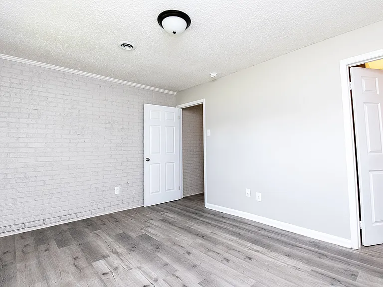 532 Matthews St — Photo 7