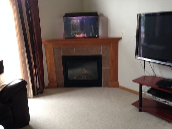 4th image of 30 Heidi Ln