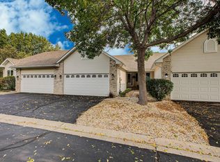 813 Eagan Oaks Ln, Eagan, MN 55123