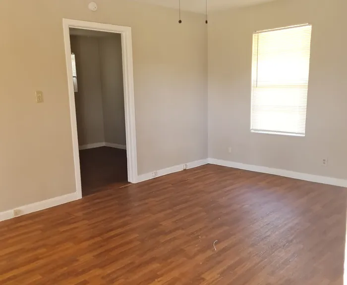 2306 N Dennis St — Photo 4