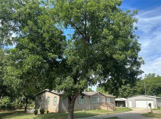 154 Walnut St, Nocona, TX 76255