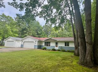 992 Springwood Dr, Prudenville, MI 48651