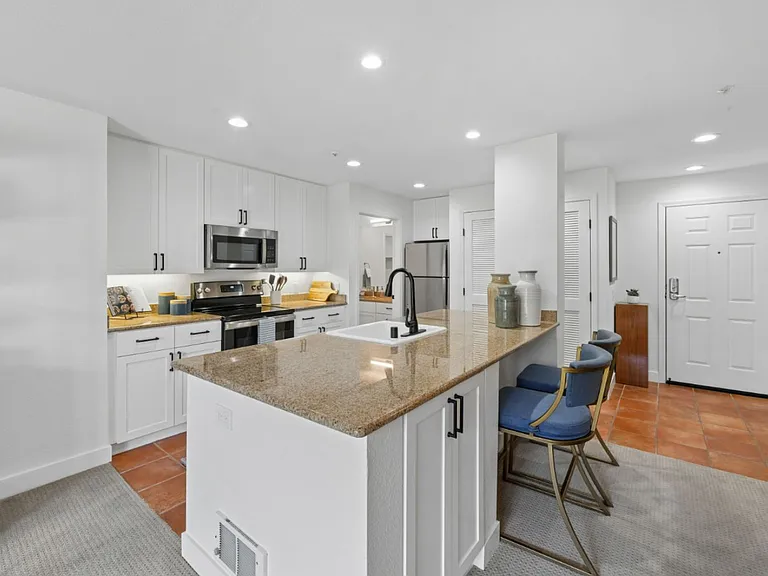Marlin Cove Apartments — Photo 28