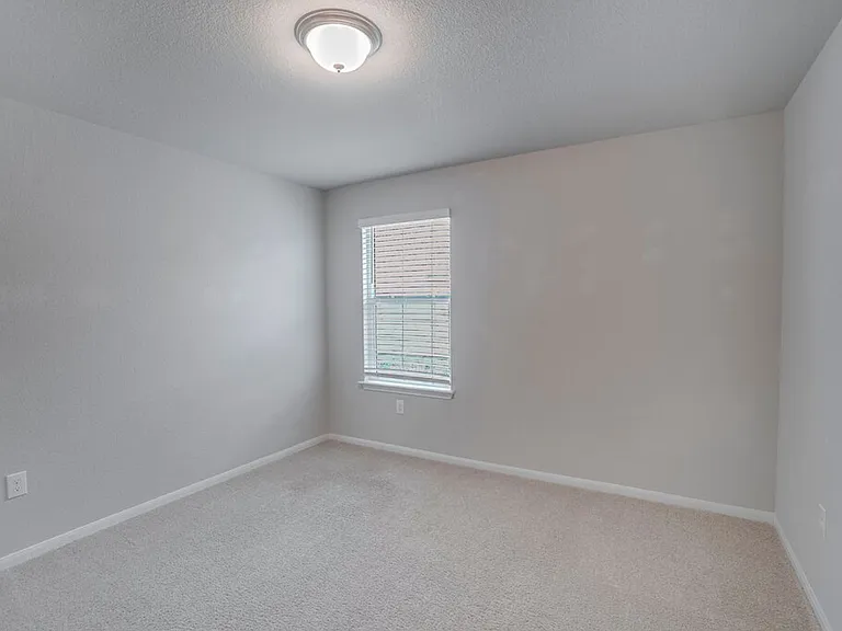 13804 Cantarra Dr — Photo 13
