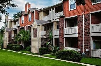 4th image of 651 Glades Cir