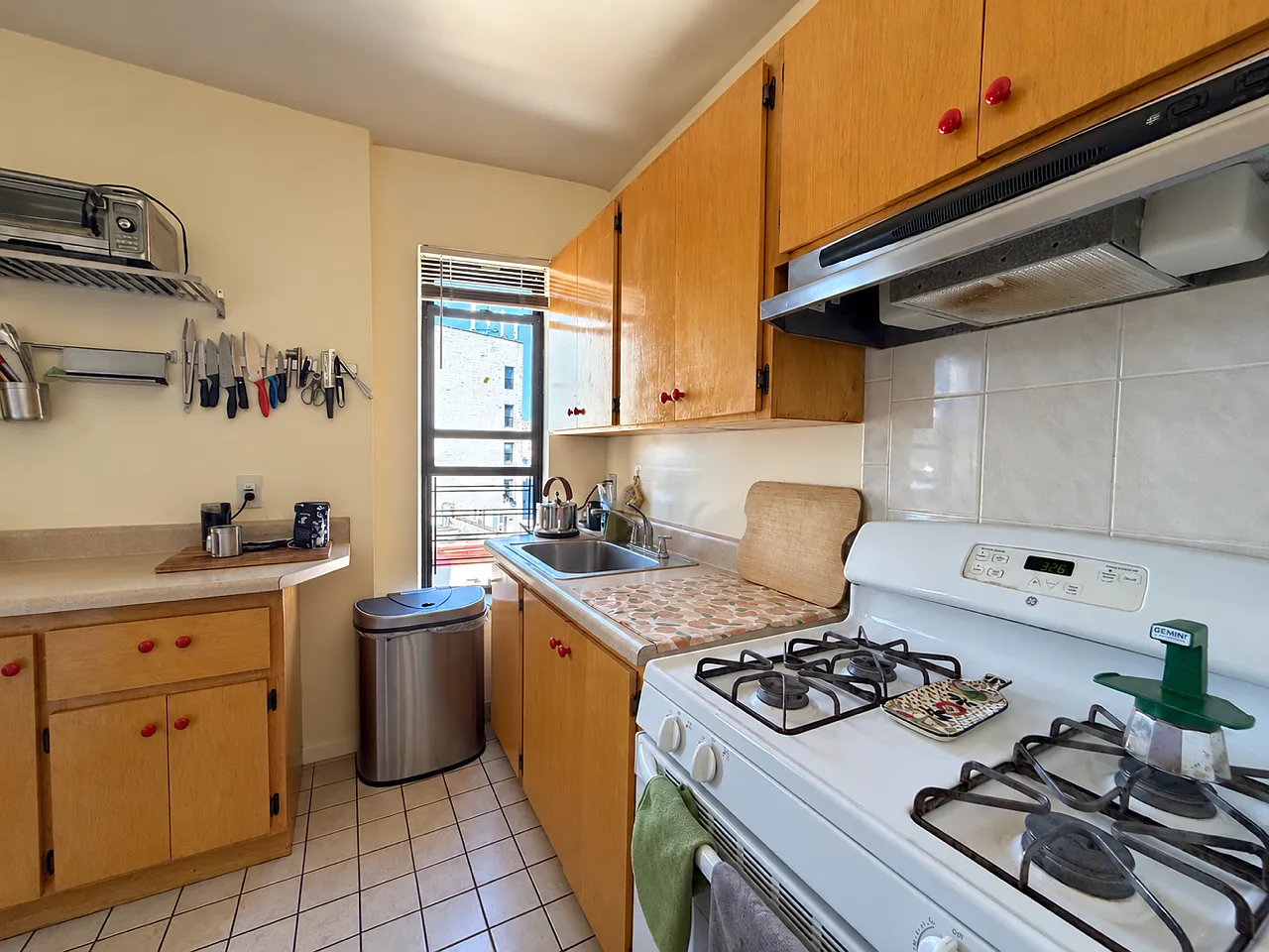 303 Albany Avenue — Photo 4
