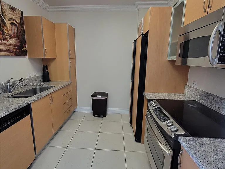 2775 NE 187th St #Penthouse 22 — Photo 2