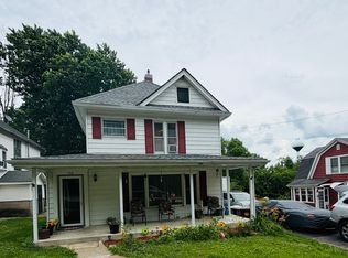 716 S Jackson St, Mount Carroll, IL 61053