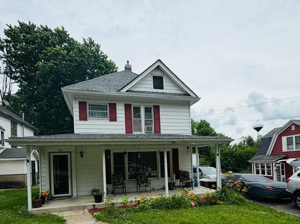 716 S Jackson St, Mount Carroll, IL 61053