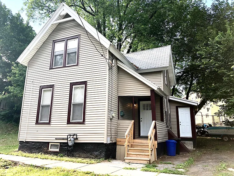 119 Henderson St — Photo 1