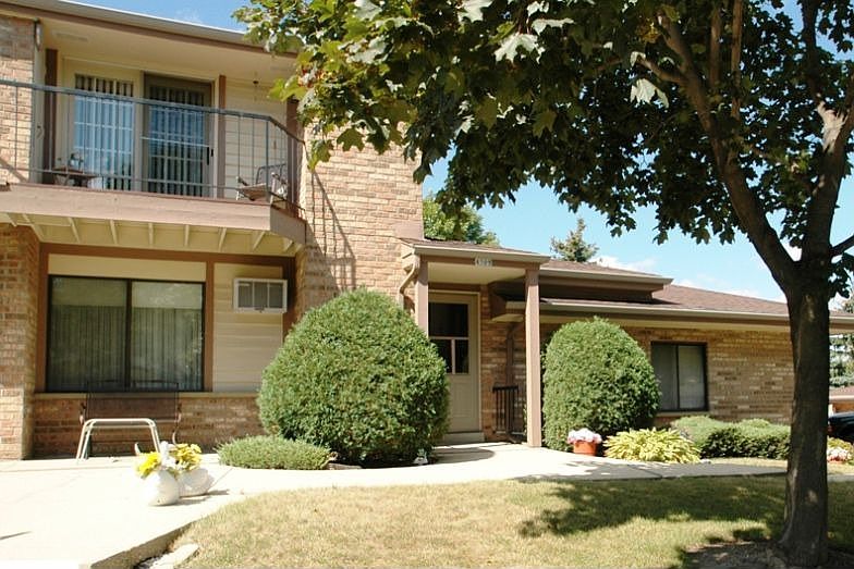Spacious Upper w/Private Garage & Basement