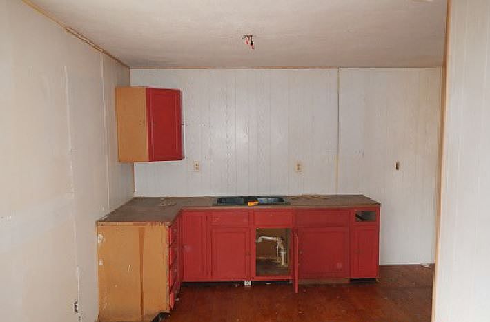 2nd image of 1727 W County Road 1000 S