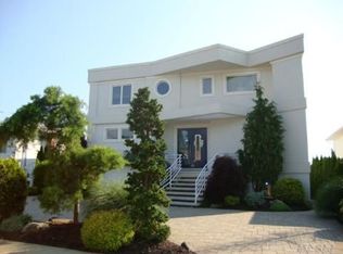 3154 Clubhouse Rd, Merrick, NY 11566