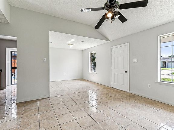 4th image of 5808 S Oak Dr
