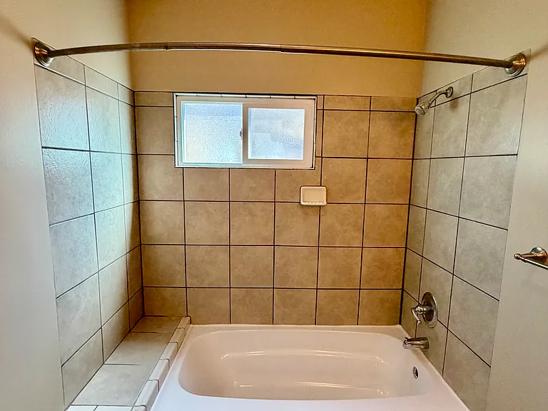 1033 Allen Ave #2 — Photo 4