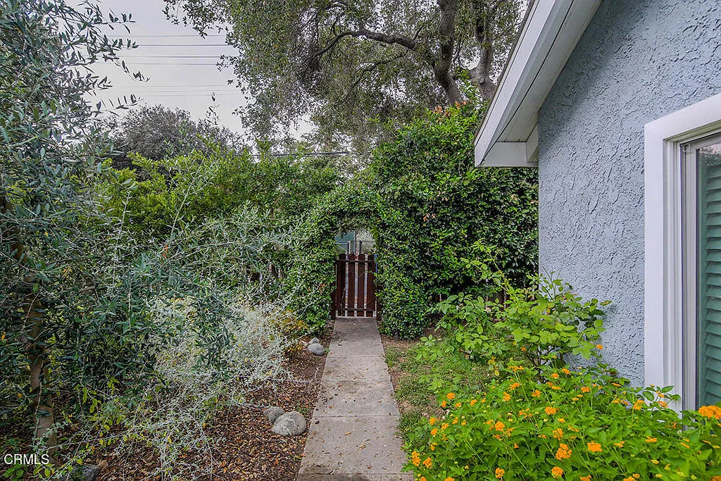 2 bed, 2.0 bath, 700 sqft, $3,100 — Photo 2