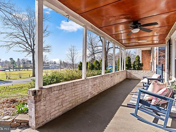 5th image of 425 Country Club Rd