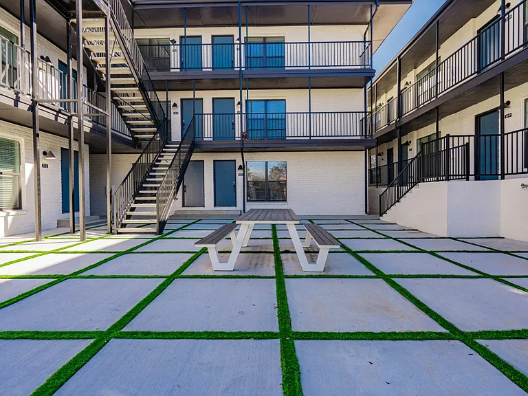 Perrin Flats at Bishop Ridge — Photo 20