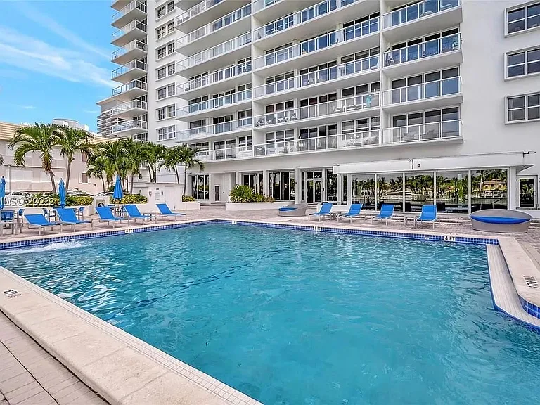 5750 Collins Ave #3J — Photo 19