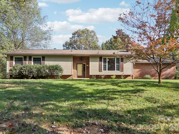 261 Eastview Dr, Brevard, NC 28712