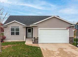 434 Saddleback Rd, Marion, IA 52302