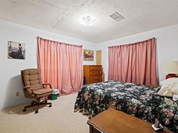 295 Hollywood St, Livingston, TX 77351