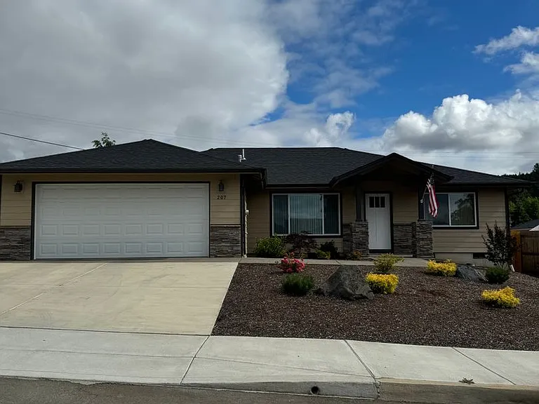 207 Addison Ave — Photo 1