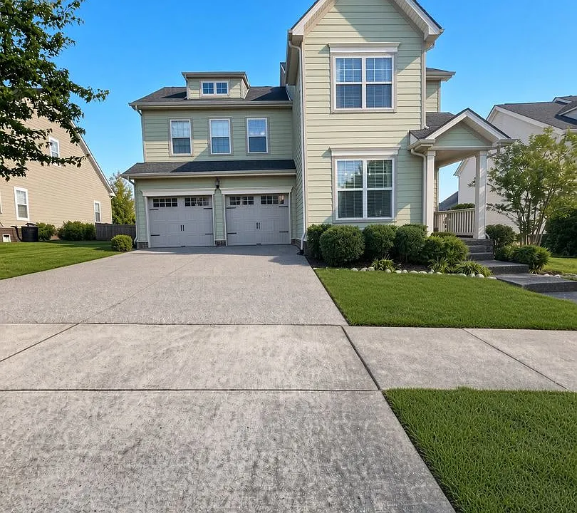 5043 Laughing Brook Ln