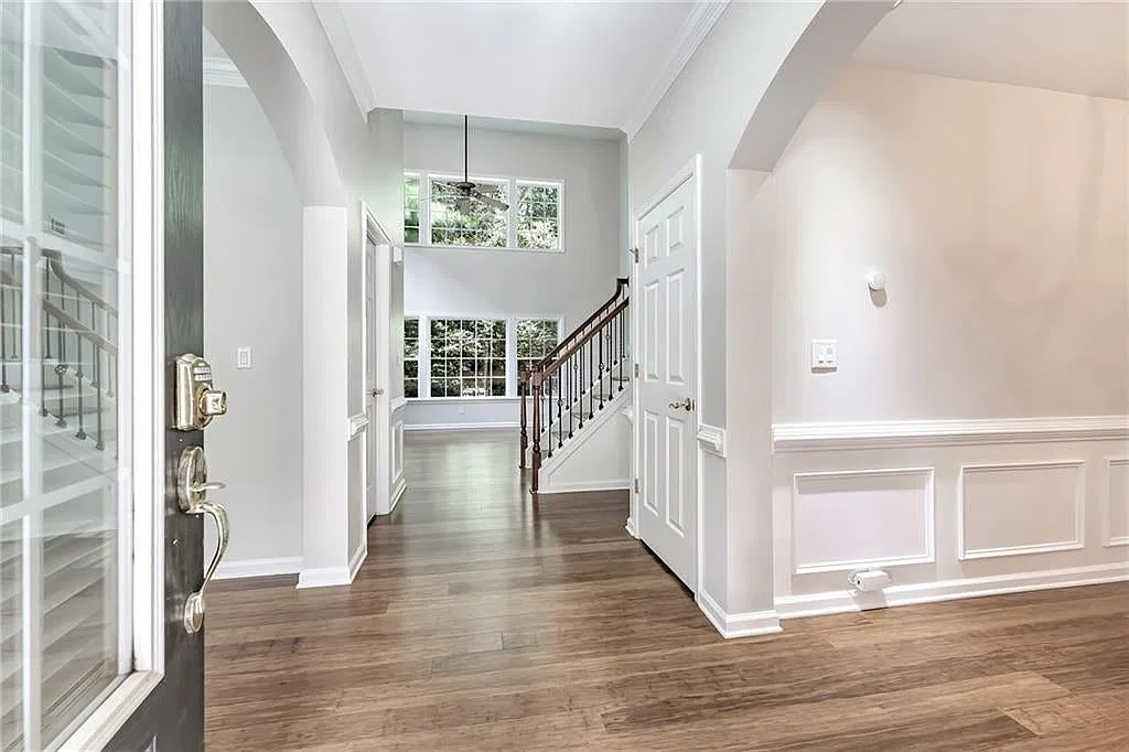 4 bed, 2.5 bath, 2309 sqft, $2,600 — Photo 4
