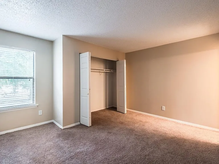 Keswick Apartments — Photo 6