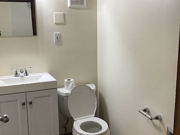 4th image of 903 W Wrightwood Ave #1R