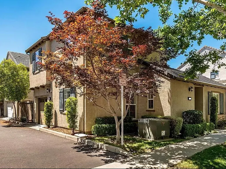 40 Villa Gardens Ct — Photo 3
