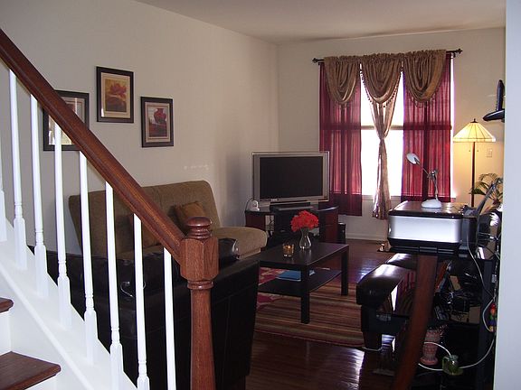 4th image of 77 Woodside Knolls Dr