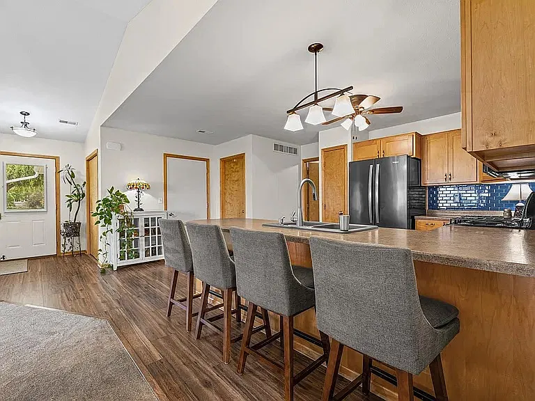 2 bed, 1.5 bath, 1260 sqft, $2,200 — Photo 4