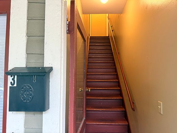 Mailbox and Stairs to Unit!