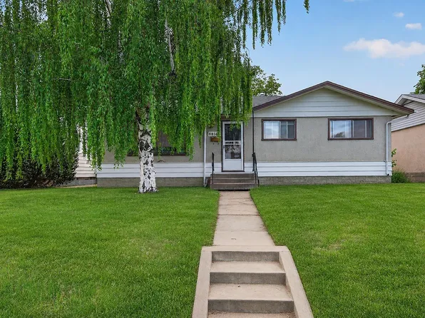 8814 162nd St NW, Edmonton, AB T5R 2M4