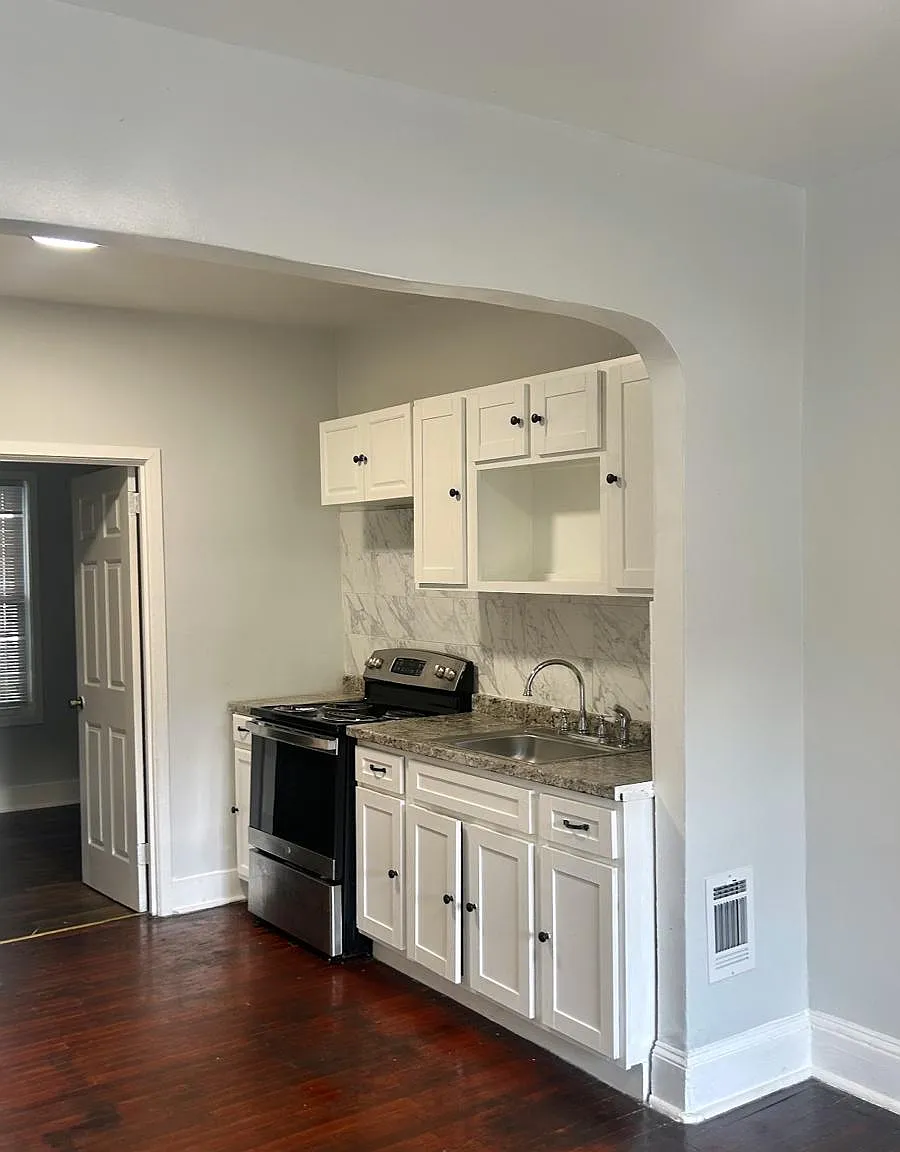 3 bed, 1.5 bath, 808 sqft, $1,700 — Photo 3