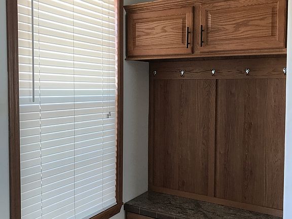 Entry bench with storage 