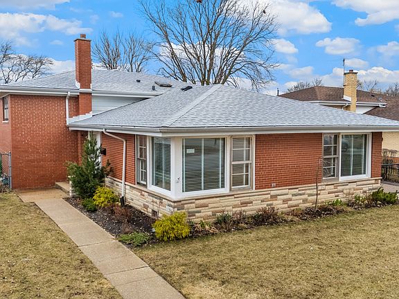 2nd image of 5132 W 105th Pl