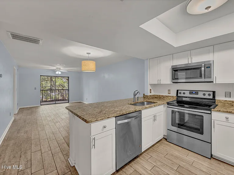 4403 Holly Tree Rd — Photo 6