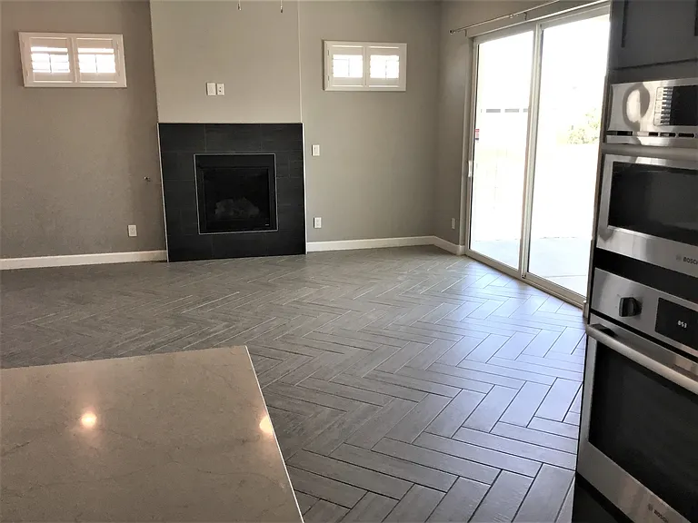 2406 Lynn Rd SE — Photo 4